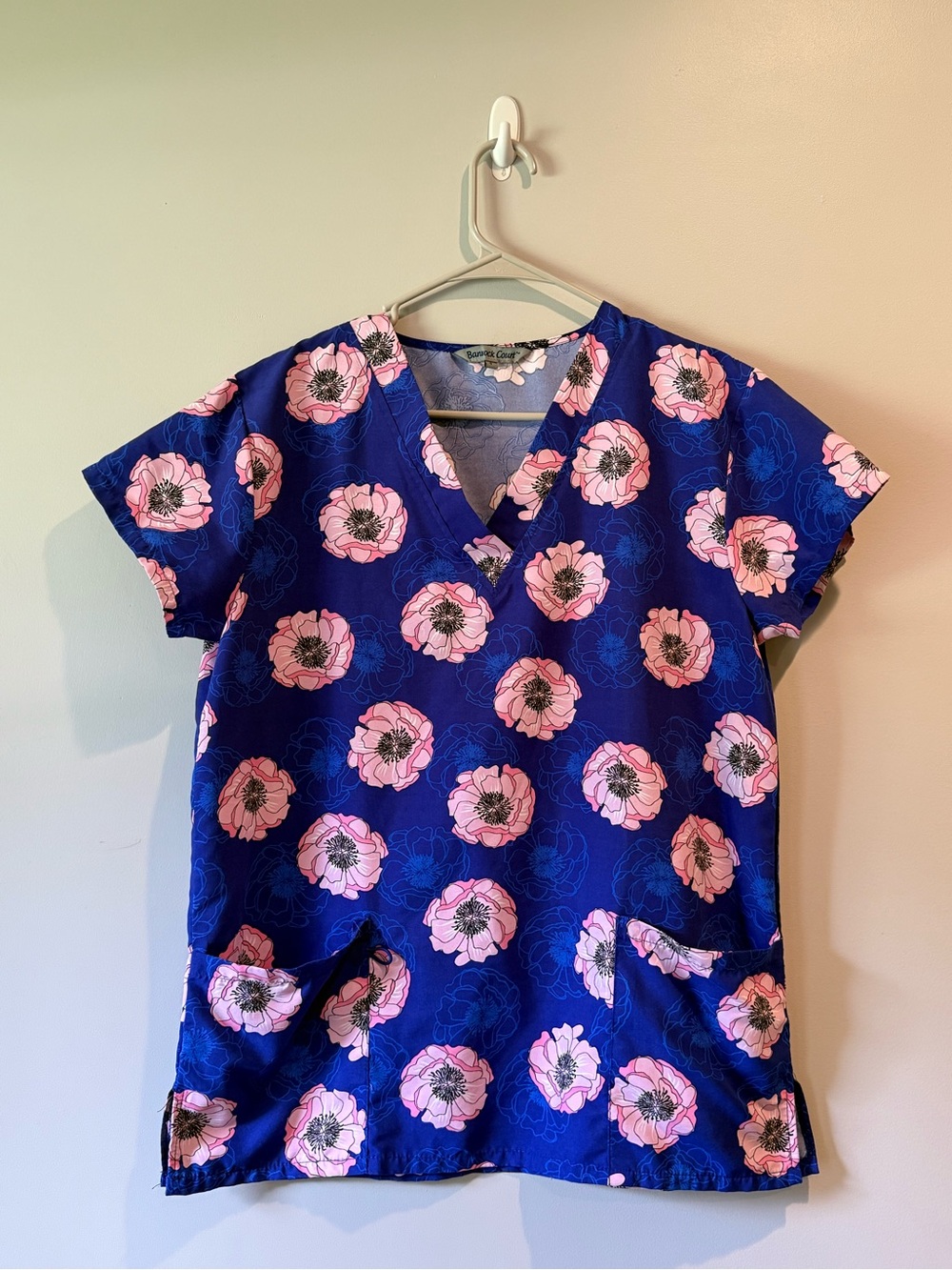 **FINAL PRICE** Women’s ‘Bannock Court’ scrub top